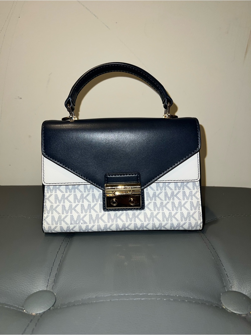 Michael Kors small Sloan logo